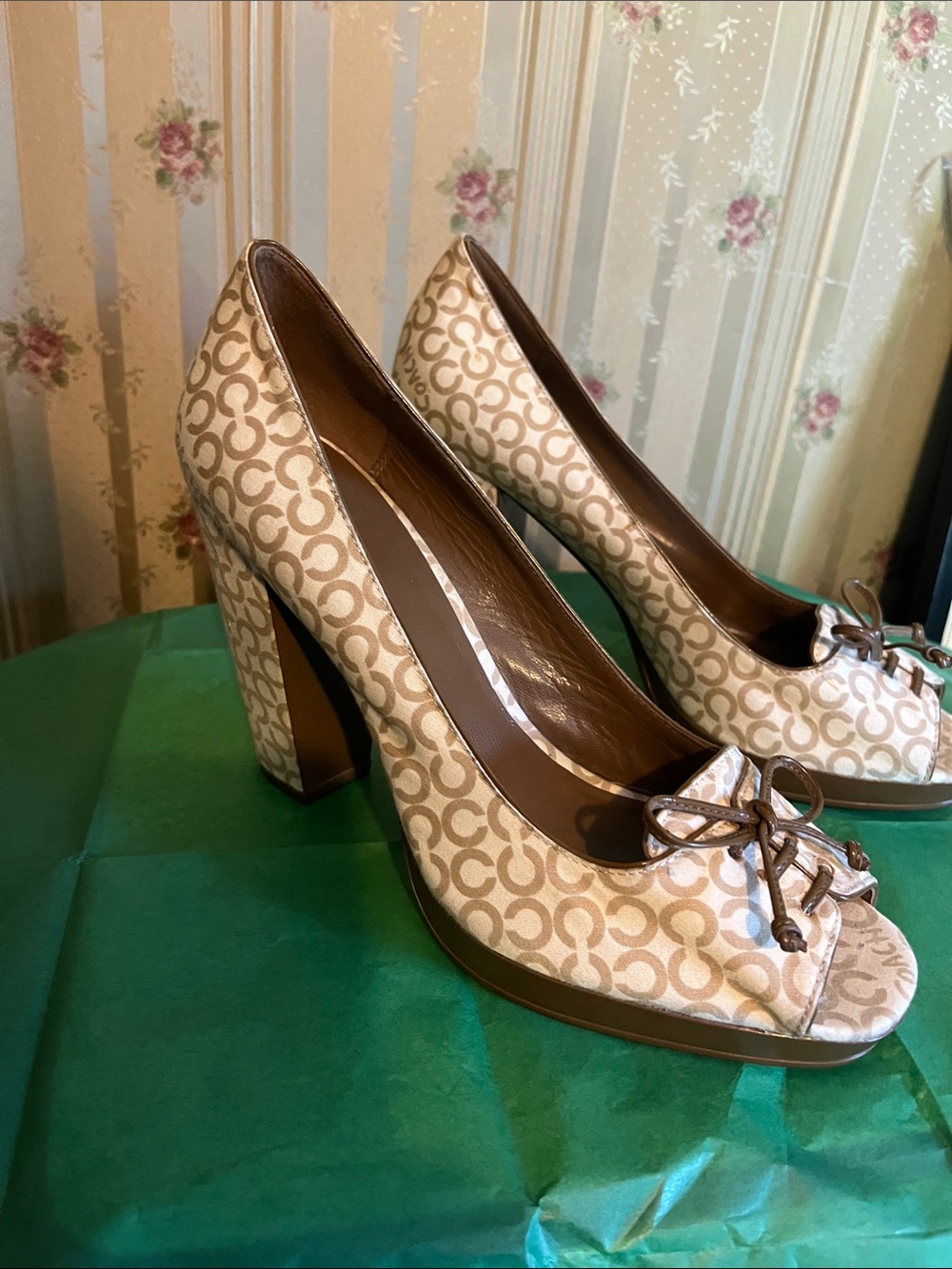 Coach Signature Corey Perp Toe Heels - Picture 3 of 10